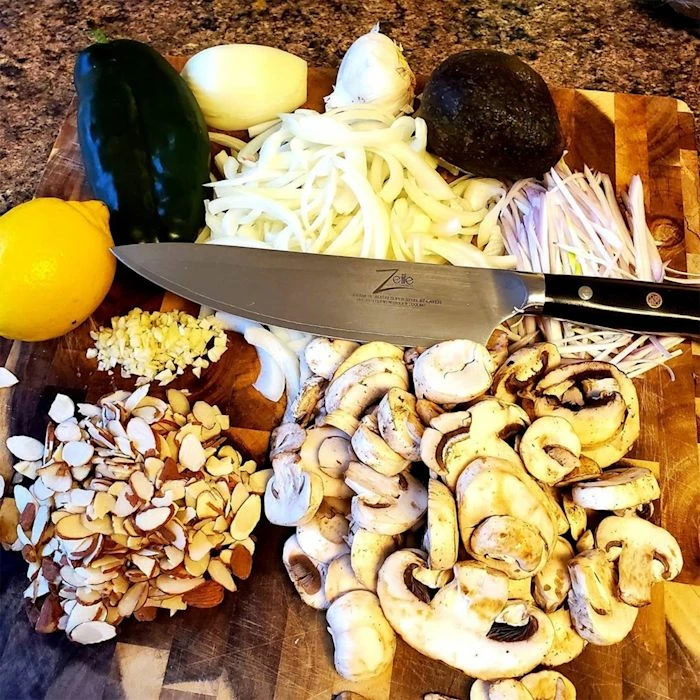 Zelite Infinity By Klarstein Préparation Culinaire Couteau De Chef De 8" De La Série Japonaise Alpha-Royal 6 Zelite Infinity By Klarstein Préparation Culinaire Couteau De Chef De 8" De La Série Japonaise Alpha-Royal – Image 4